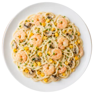 Pasta con salsa blanca y camarones saltados